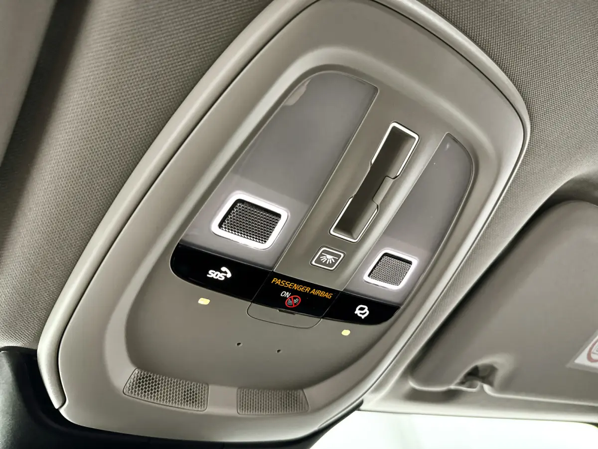 T6 Plug-in hybrid AWD Ultra Dark | Panoramadak | 360° camera | Head-up display | Luchtvering | Harman Kardon | Stoel- en stuurverwarming | Trekhaak