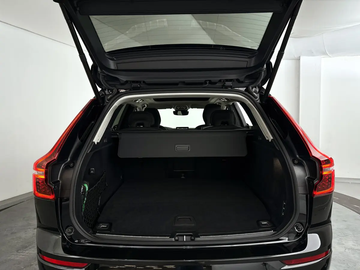 T6 Plug-in hybrid AWD Ultra Dark | Panoramadak | 360° camera | Head-up display | Luchtvering | Harman Kardon | Stoel- en stuurverwarming | Trekhaak