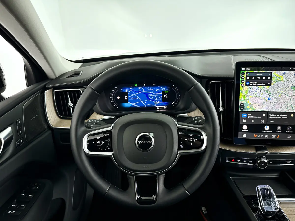 T6 Plug-in hybrid AWD Ultra Dark | Panoramadak | 360° camera | Head-up display | Luchtvering | Harman Kardon | Stoel- en stuurverwarming | Trekhaak