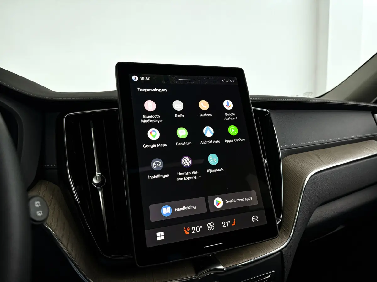 T6 Plug-in hybrid AWD Ultra Dark | Panoramadak | 360° camera | Head-up display | Luchtvering | Harman Kardon | Stoel- en stuurverwarming | Trekhaak