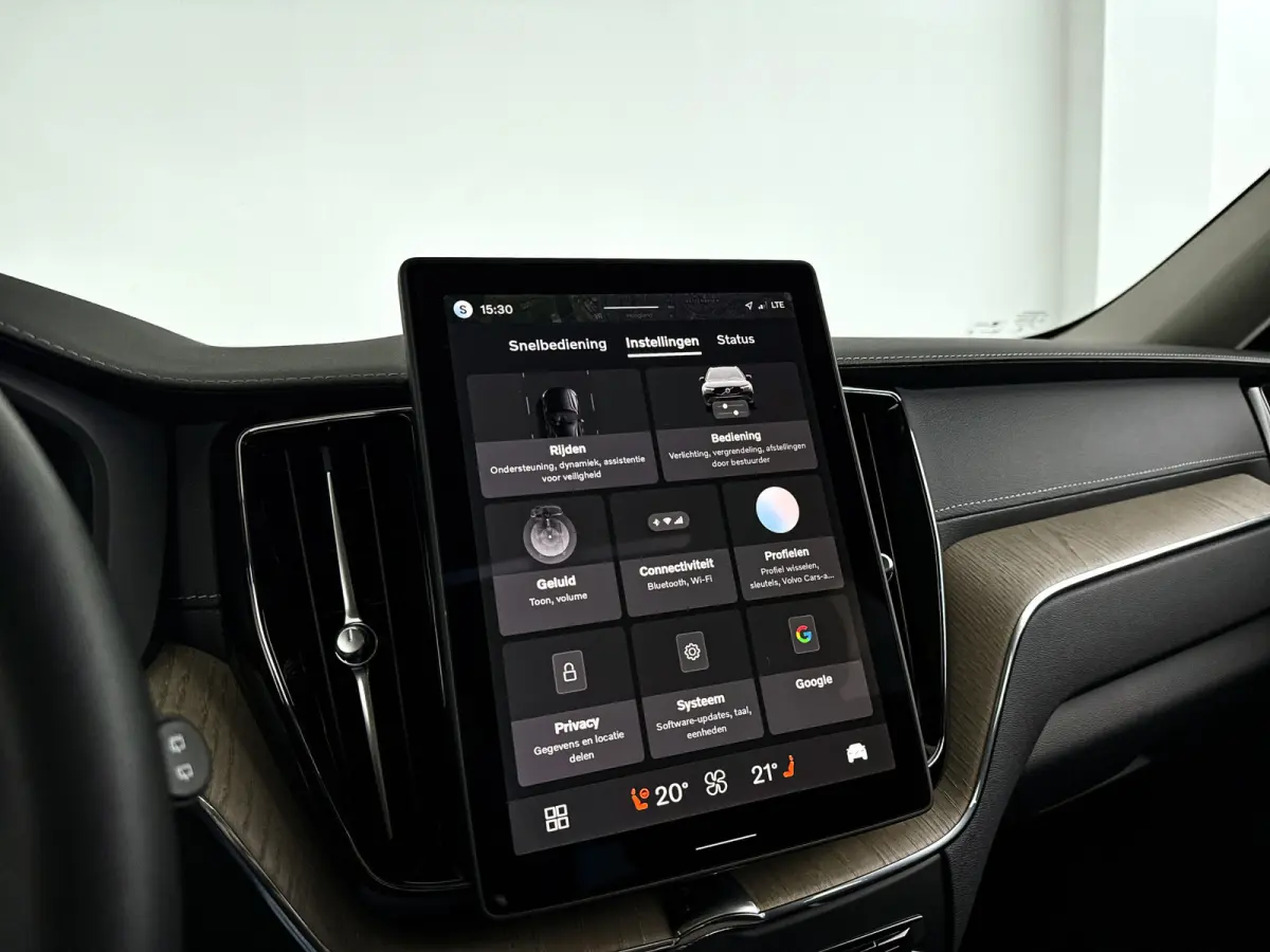 T6 Plug-in hybrid AWD Ultra Dark | Panoramadak | 360° camera | Head-up display | Luchtvering | Harman Kardon | Stoel- en stuurverwarming | Trekhaak
