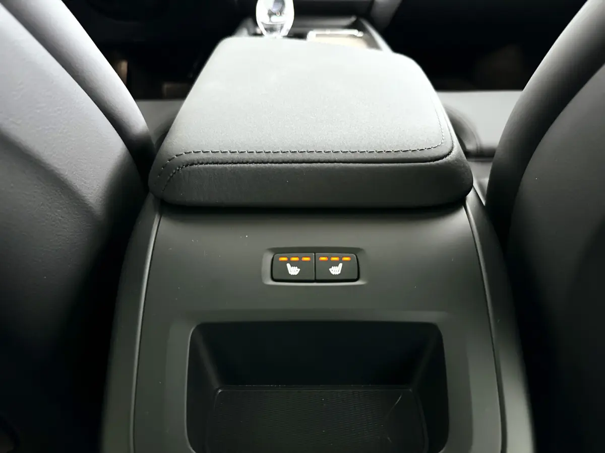 T6 Plug-in hybrid AWD Ultra Dark | Panoramadak | 360° camera | Head-up display | Luchtvering | Harman Kardon | Stoel- en stuurverwarming | Trekhaak