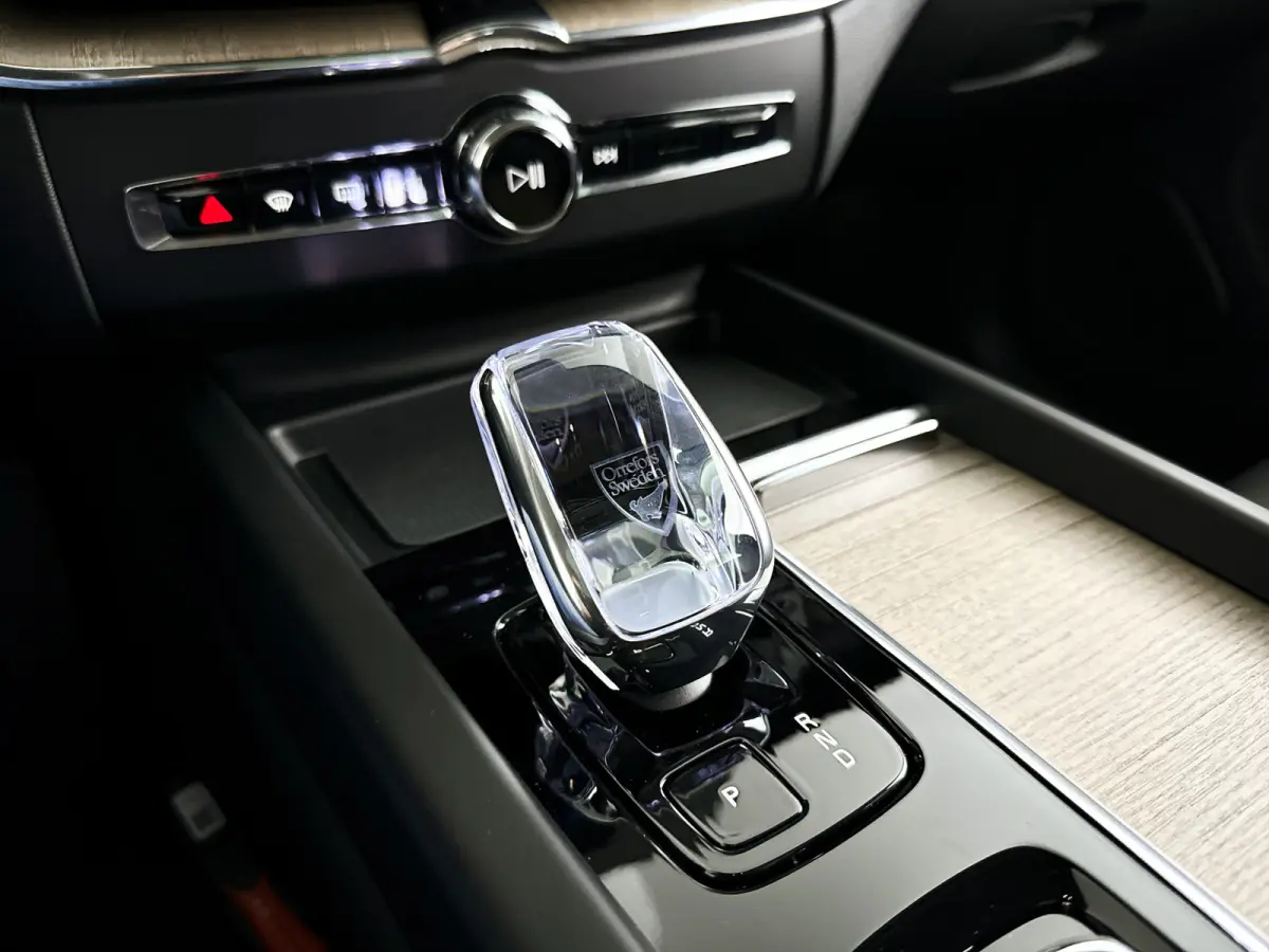 T6 Plug-in hybrid AWD Ultra Dark | Panoramadak | 360° camera | Head-up display | Luchtvering | Harman Kardon | Stoel- en stuurverwarming | Trekhaak