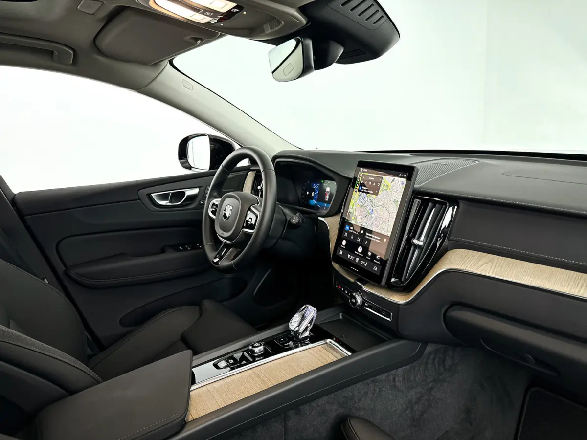 T6 Plug-in hybrid AWD Ultra Dark | Panoramadak | 360° camera | Head-up display | Luchtvering | Harman Kardon | Stoel- en stuurverwarming | Trekhaak