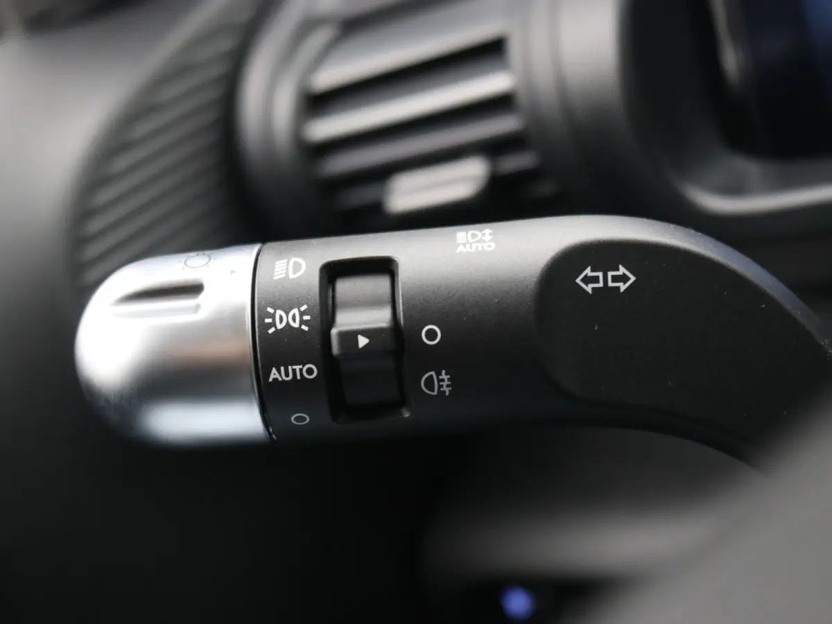 Limited | Achterbank verstelbaar | Achteruitrijcamera | Airco (automatisch)
