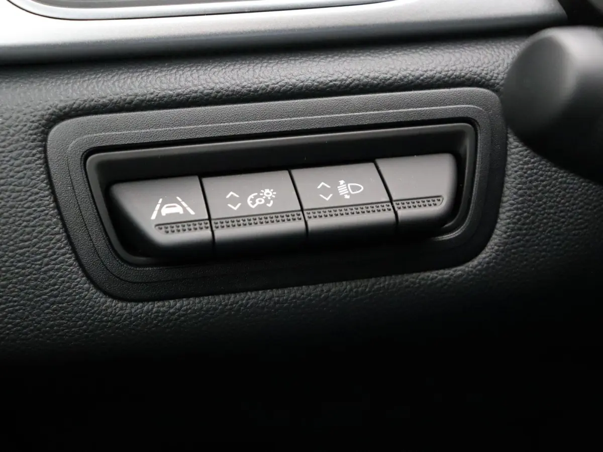 TCe 90 Techno | Navigatie | Achteruitrijcamera | Parkeersensoren voor en achter | Climate control |