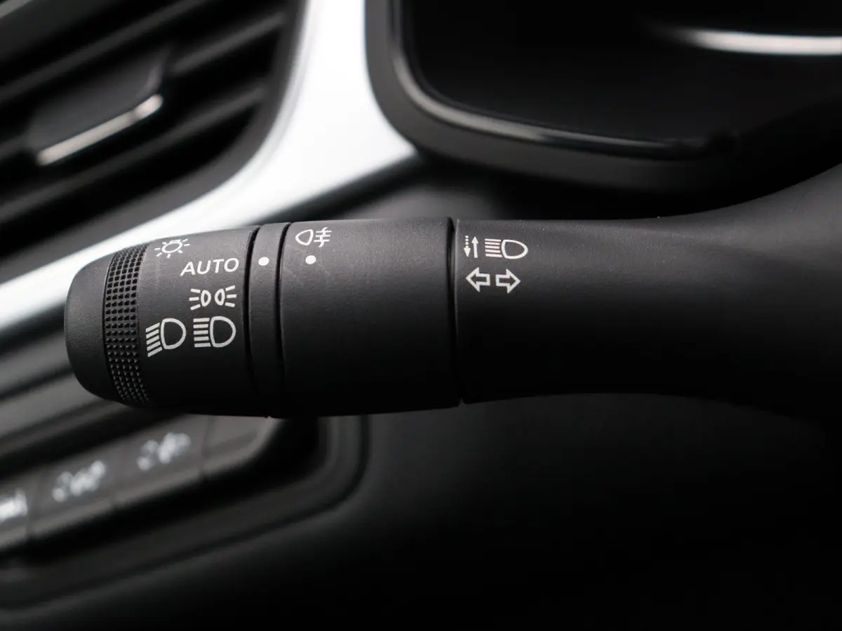 TCe 90 Techno | Navigatie | Achteruitrijcamera | Parkeersensoren voor en achter | Climate control |
