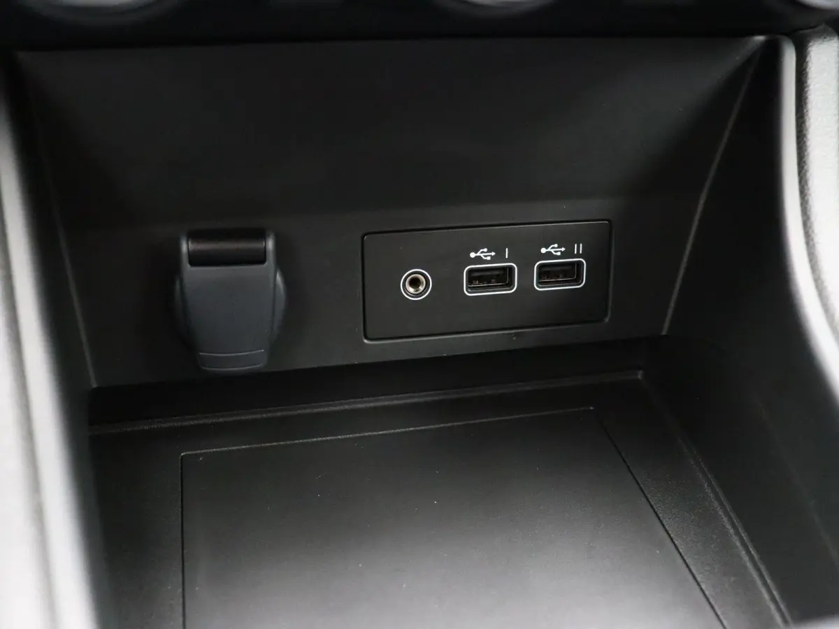 TCe 90 Techno | Navigatie | Achteruitrijcamera | Parkeersensoren voor en achter | Climate control |