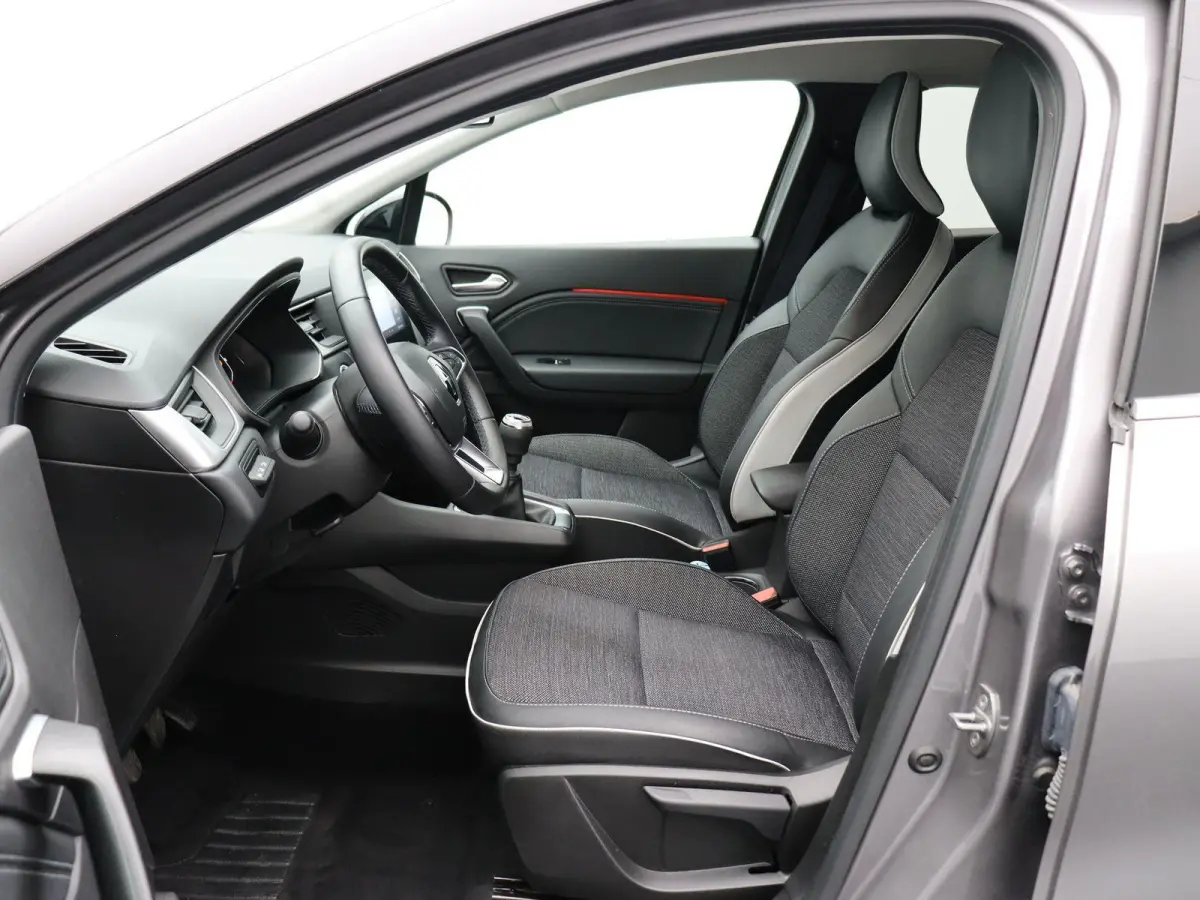 TCe 90 Techno | Navigatie | Achteruitrijcamera | Parkeersensoren voor en achter | Climate control |