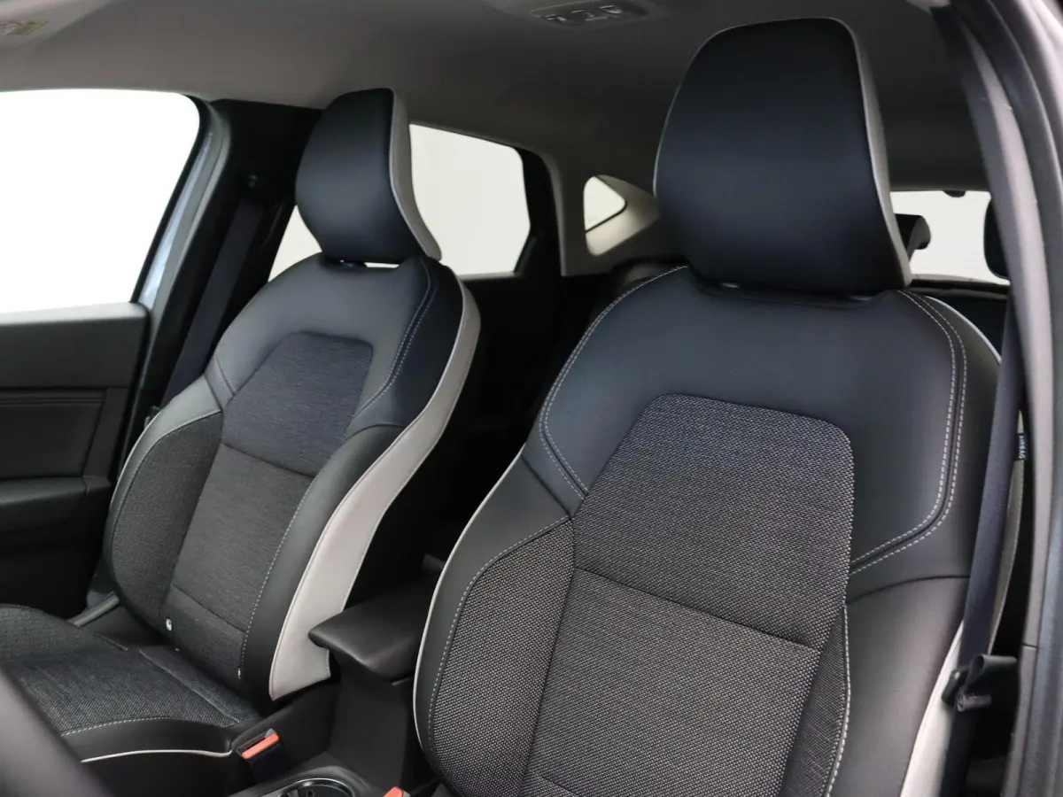 TCe 90 Techno | Navigatie | Achteruitrijcamera | Parkeersensoren voor en achter | Climate control |