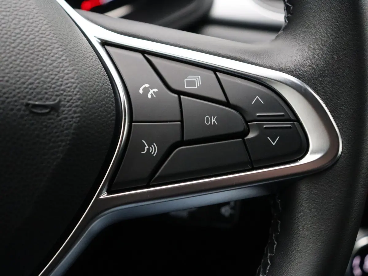 TCe 90 Techno | Navigatie | Achteruitrijcamera | Parkeersensoren voor en achter | Climate control |