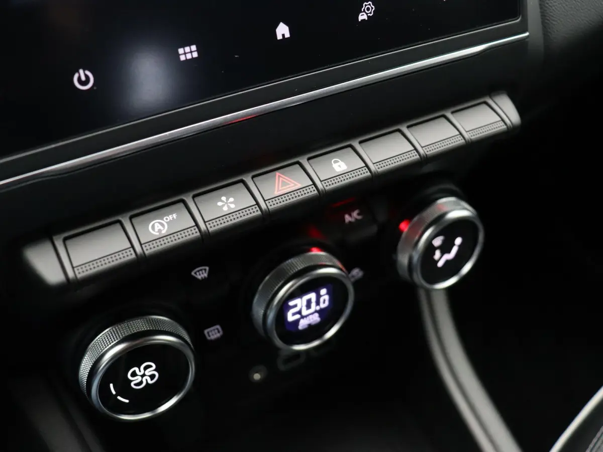 TCe 90 Techno | Navigatie | Achteruitrijcamera | Parkeersensoren voor en achter | Climate control |