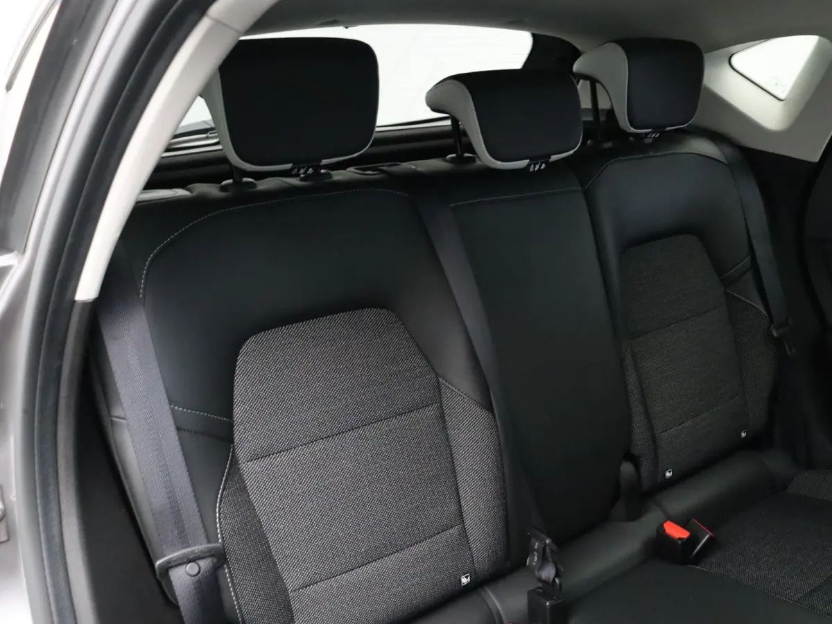 TCe 90 Techno | Navigatie | Achteruitrijcamera | Parkeersensoren voor en achter | Climate control |