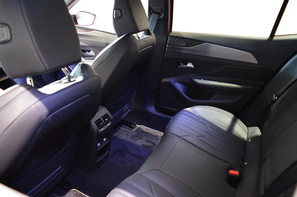 1.6 Plug-In Hybrid 240 GT Exclusive - RIJDEN DIRECT UIT VOORRAAD - LEDER - FULL OPTIONS!