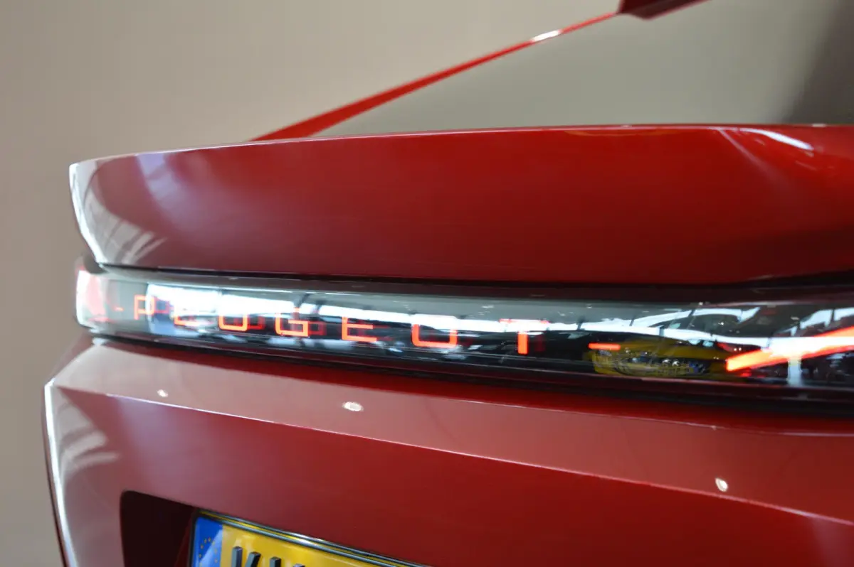 1.6 Plug-In Hybrid 240 GT Exclusive - RIJDEN DIRECT UIT VOORRAAD - LEDER - FULL OPTIONS!