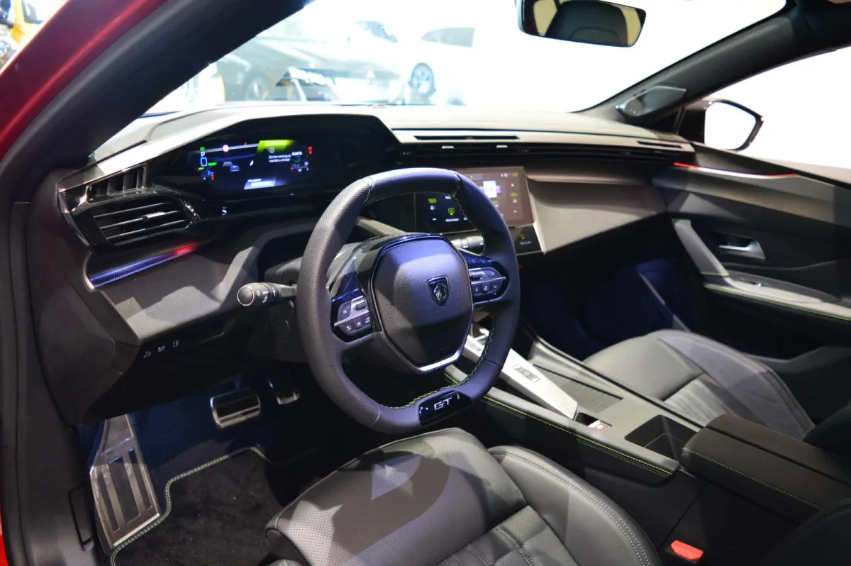 1.6 Plug-In Hybrid 240 GT Exclusive - RIJDEN DIRECT UIT VOORRAAD - LEDER - FULL OPTIONS!