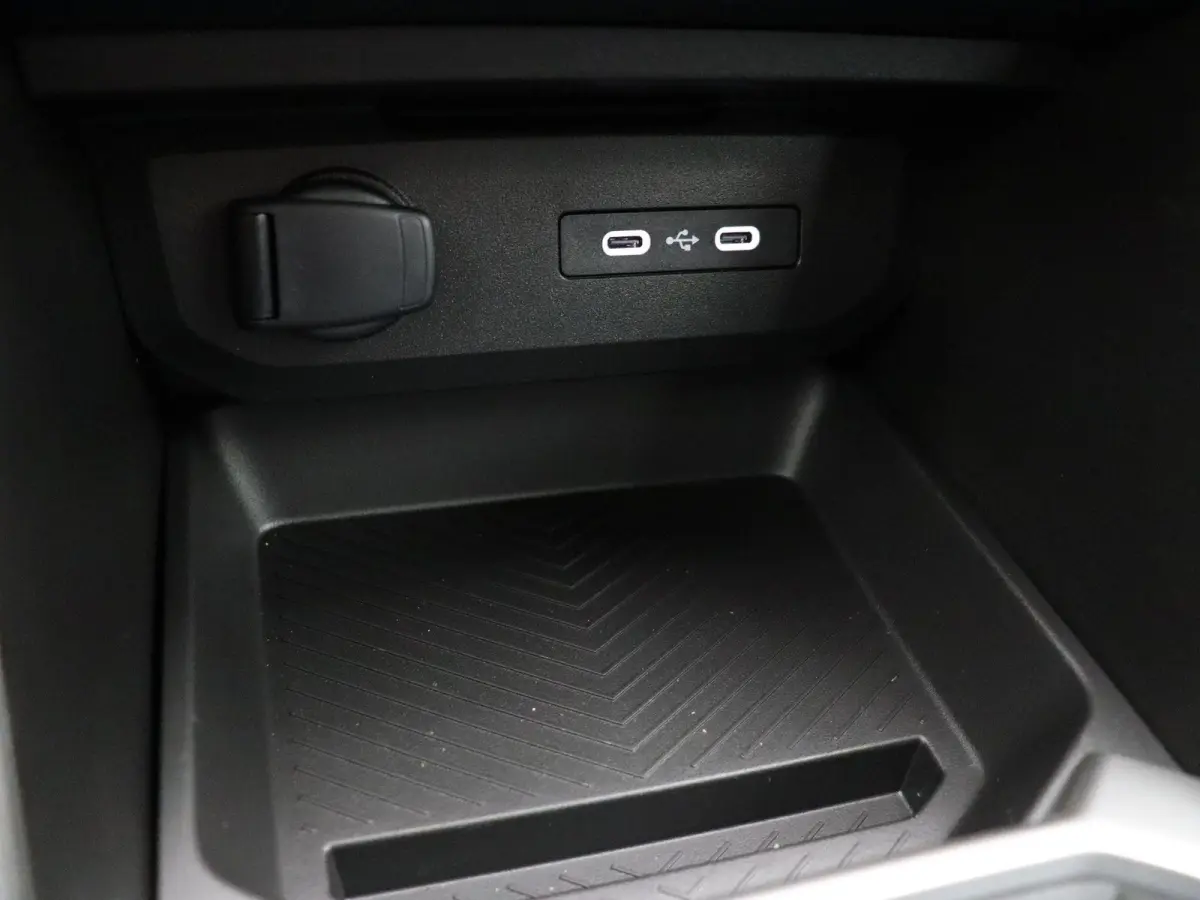 1.8 Hybrid 155pk Expression | Achteruitrijcamera | 17" lichtmetalen velgen | Apple carplay / Android auto | ACTIE 7 jaar Fabrieksgarantie! |