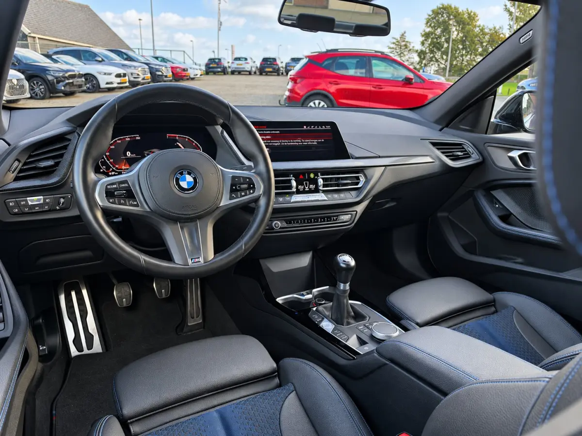 218i High Executive, M SPORT PAKKET | Apple Carplay/Android | Cruise control | Led | Climate contr. | Live Cockpit Plus