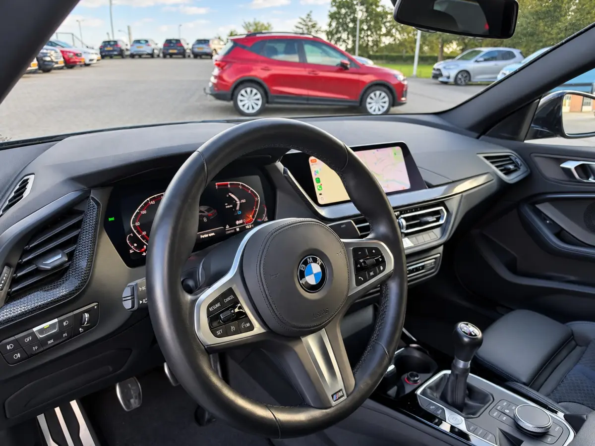 218i High Executive, M SPORT PAKKET | Apple Carplay/Android | Cruise control | Led | Climate contr. | Live Cockpit Plus
