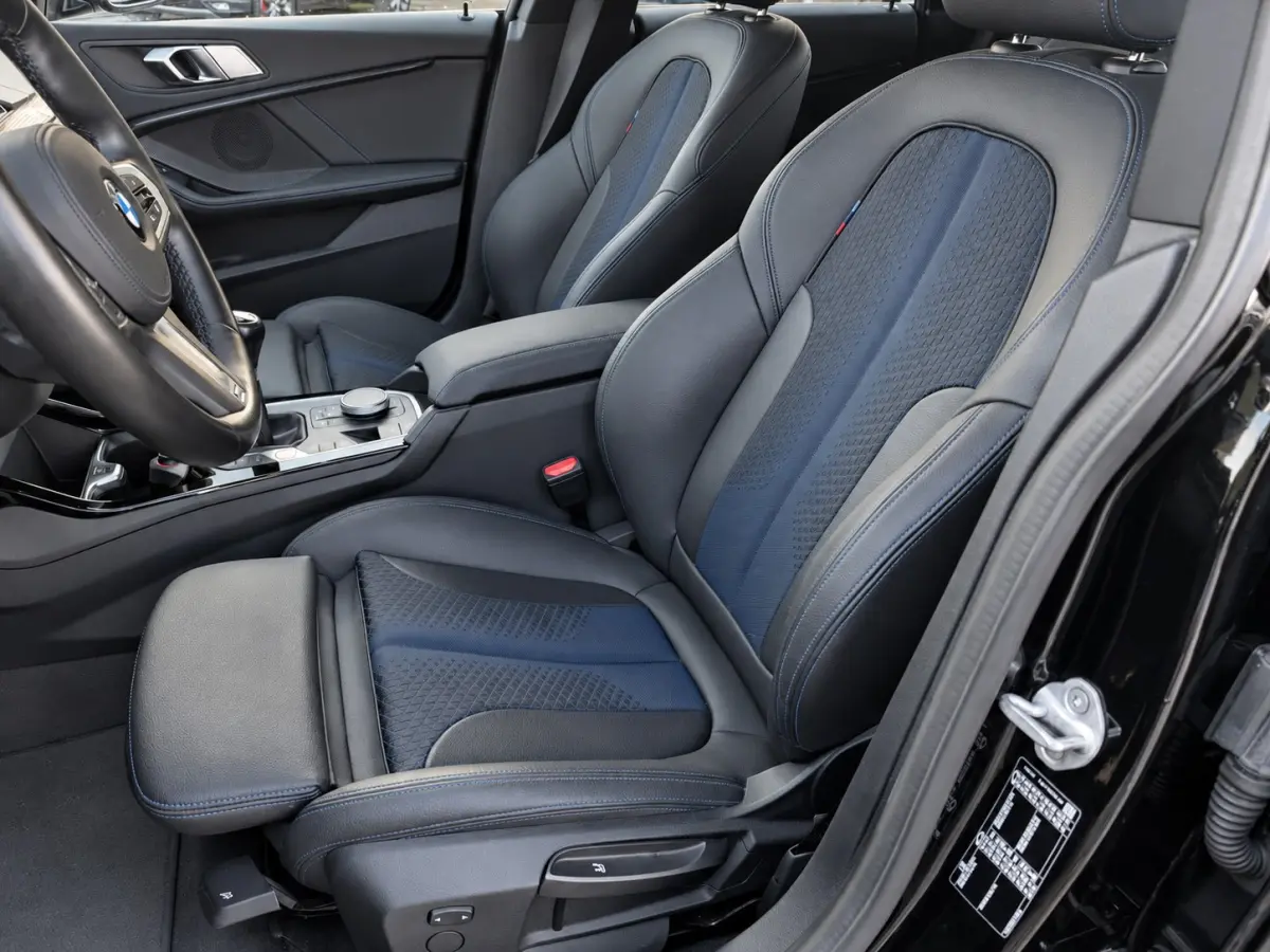 218i High Executive, M SPORT PAKKET | Apple Carplay/Android | Cruise control | Led | Climate contr. | Live Cockpit Plus