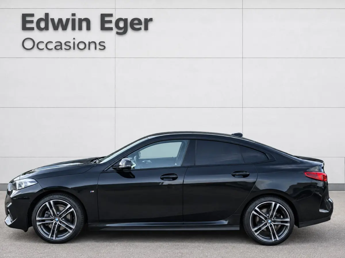 218i High Executive, M SPORT PAKKET | Apple Carplay/Android | Cruise control | Led | Climate contr. | Live Cockpit Plus