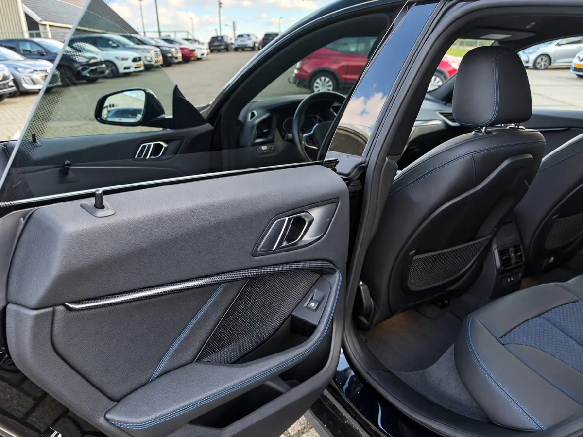 218i High Executive, M SPORT PAKKET | Apple Carplay/Android | Cruise control | Led | Climate contr. | Live Cockpit Plus