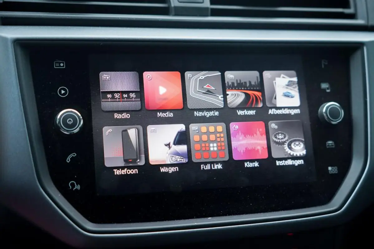 1.0 TSI Style Launch Edition / Upgrade Comfort / Carplay / NL Auto / Getint Glas / DAB+