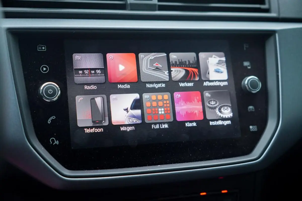 1.0 TSI Style Launch Edition / Upgrade Comfort / Carplay / NL Auto / Getint Glas / DAB+