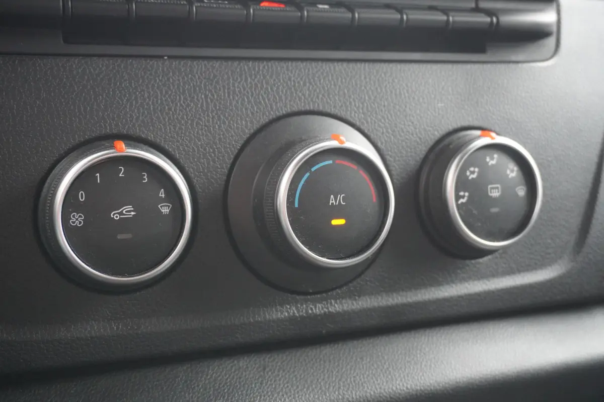 2.3 dCi 135PK L2H2 EURO 6 - Airco - Navi - Cruise - €15.950,- Excl.