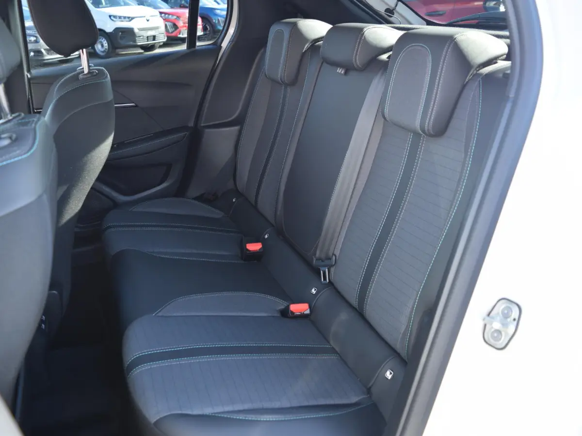 1.2 PureTech Allure Pack Apple Carplay/Android Auto l Navigatie l Camera