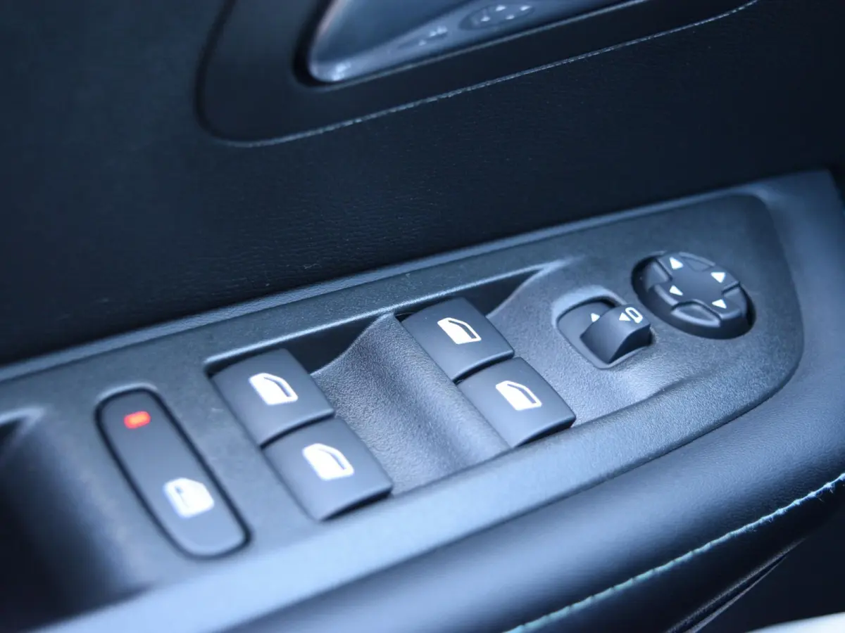 1.2 PureTech Allure Pack Apple Carplay/Android Auto l Navigatie l Camera