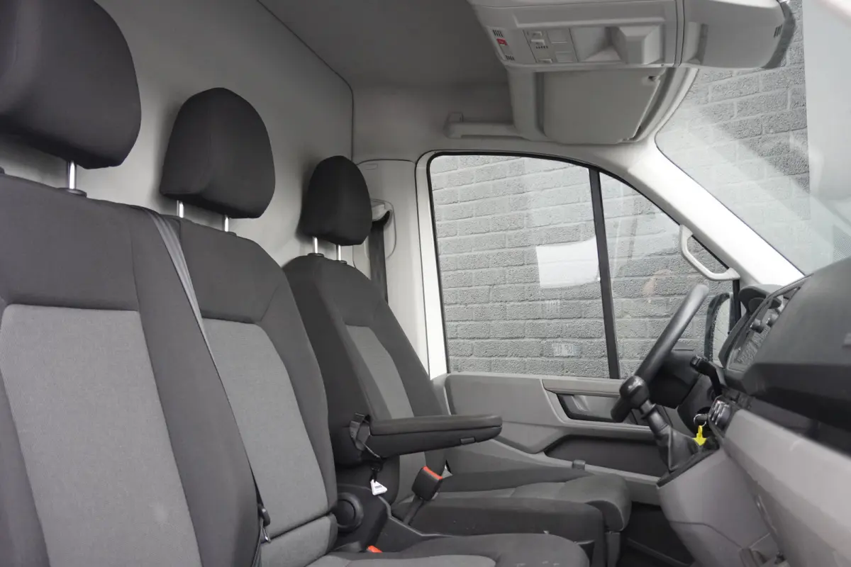 2.0 TDI L3H3 140PK EURO 6 - Airco - Navi - Cruise - €18.950,- Excl.