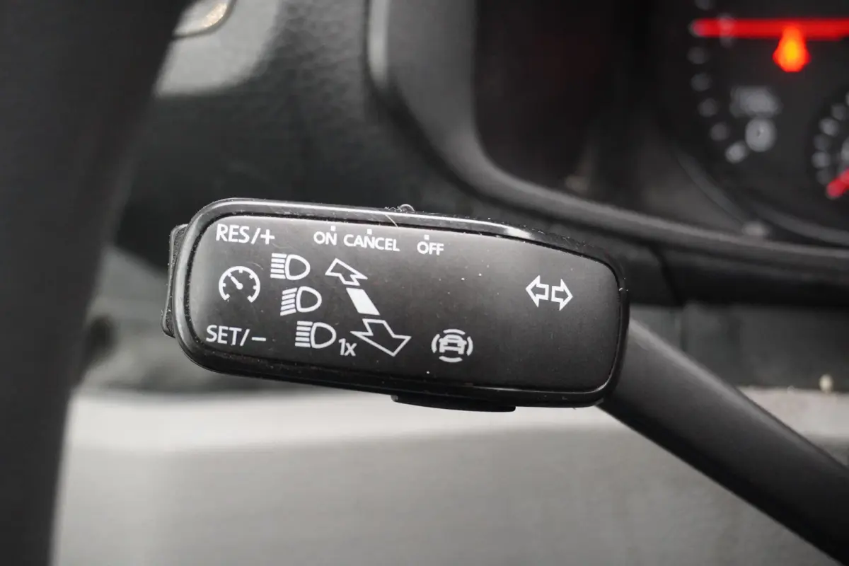 2.0 TDI L3H3 140PK EURO 6 - Airco - Navi - Cruise - €18.950,- Excl.