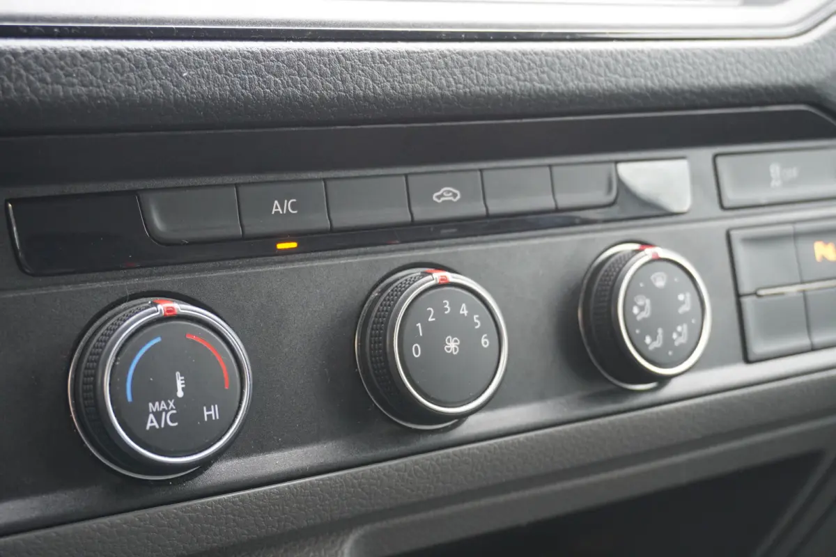 2.0 TDI L3H3 140PK EURO 6 - Airco - Navi - Cruise - €18.950,- Excl.