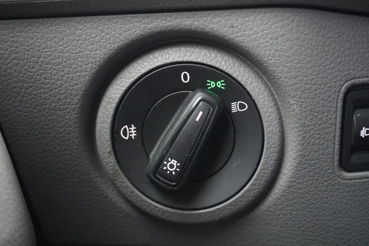 2.0 TDI L3H3 140PK EURO 6 - Airco - Navi - Cruise - €18.950,- Excl.