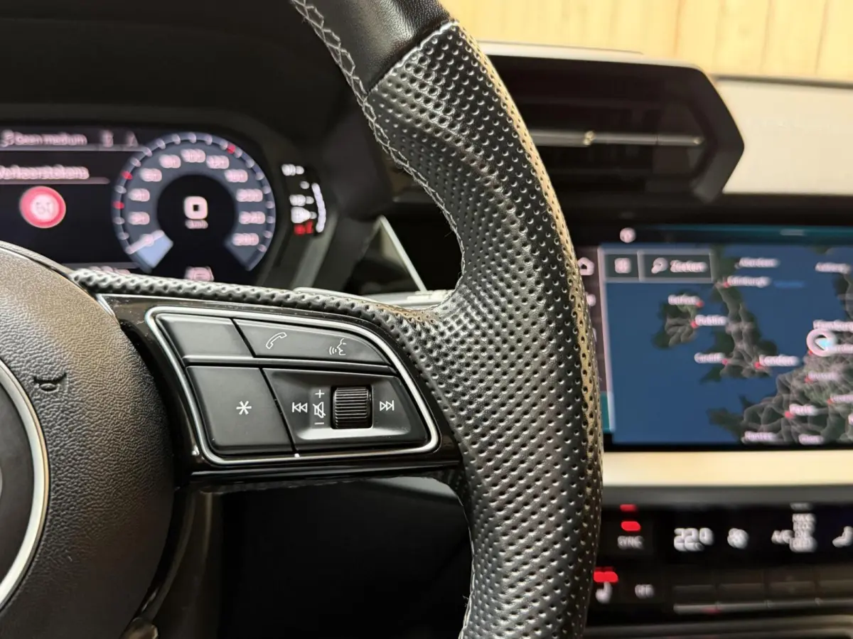 30 TFSI S edition Automaat | Apple CarPlay/Android Auto | Cruise & climate control | Full-LED verlichting | Keyless entry | Navigatiesysteem | Voorstoelen verwarmd | Trekhaak