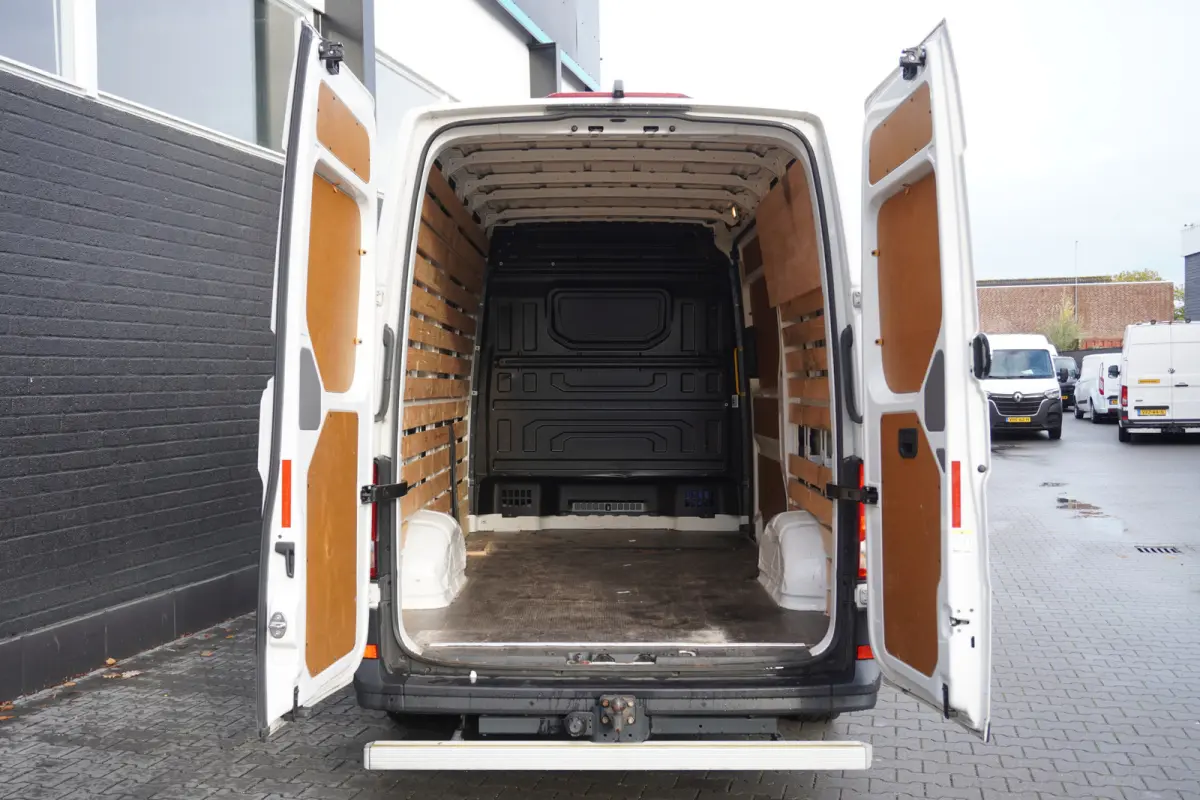 2.0 TDI L3H3 140PK Automaat EURO 6 - Airco - Cruise - PDC - €18.950,-