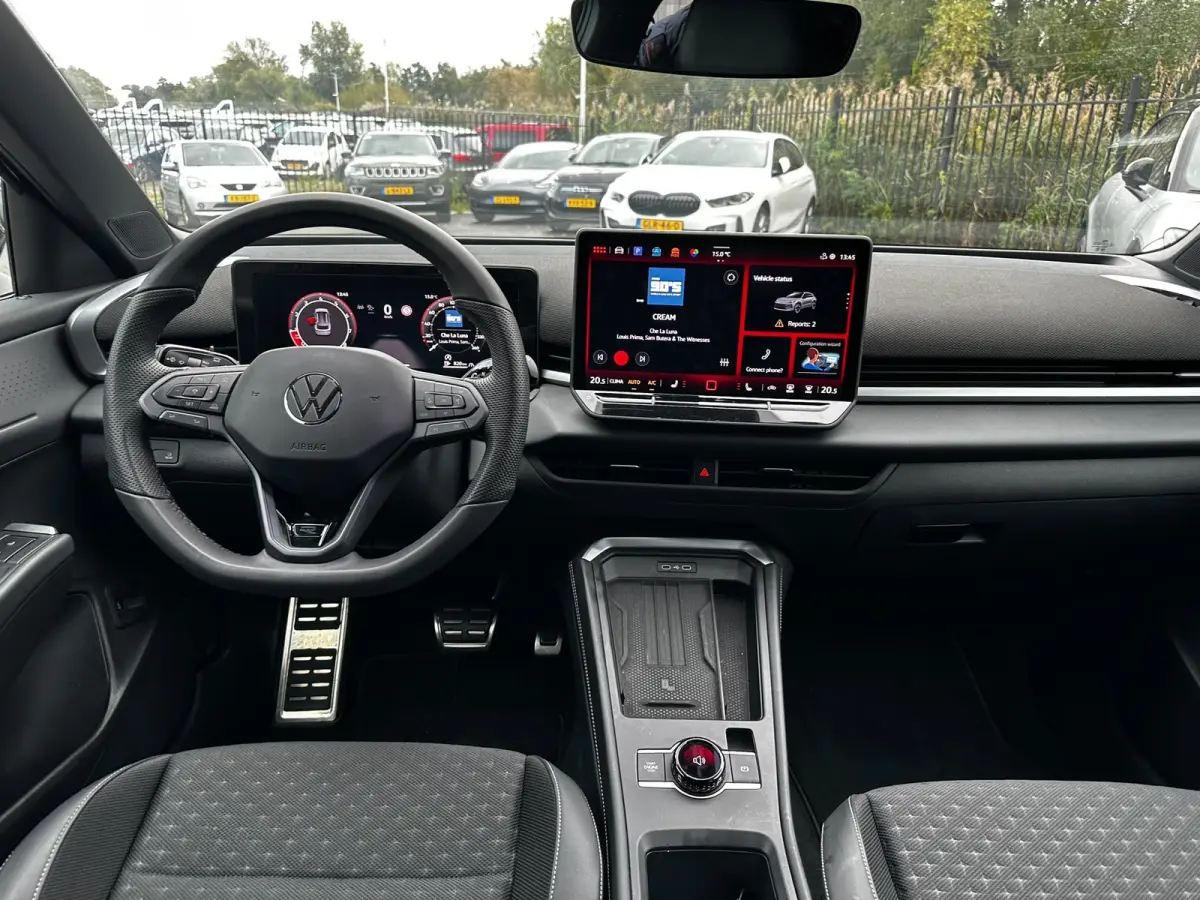 1.5 eTsi R-Line First Edition l Elektr. Trekhaak l IQ Light l ELektr. Klep l Led PLUS l Digital PRO l 19" Velgen l R-Line interieur l