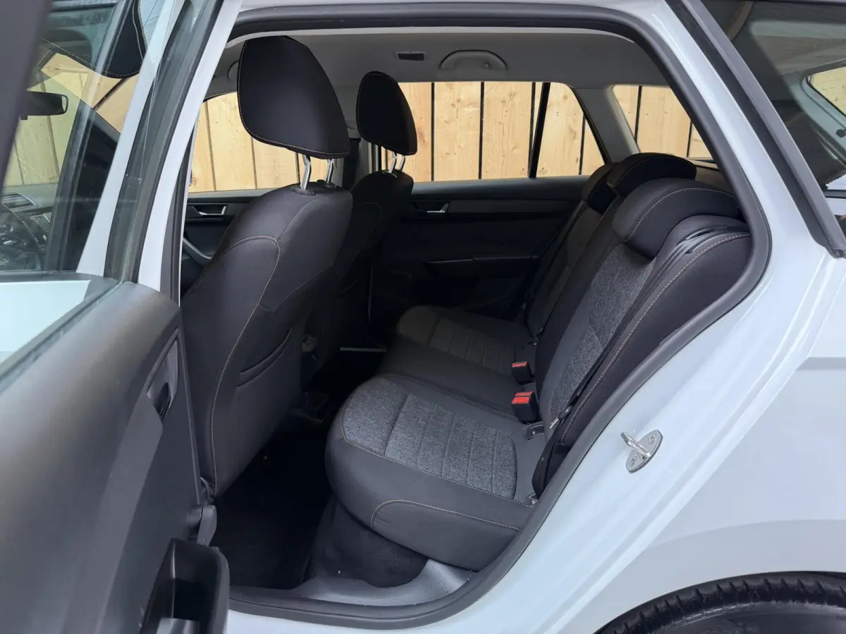 1.0 TSI Business Edition Apple CarPlay/Android Auto Full-link | Airconditioning | Cruise control | DAB ontvanger | Navigatiesysteem | Parkeersensoren achter | Trekhaak