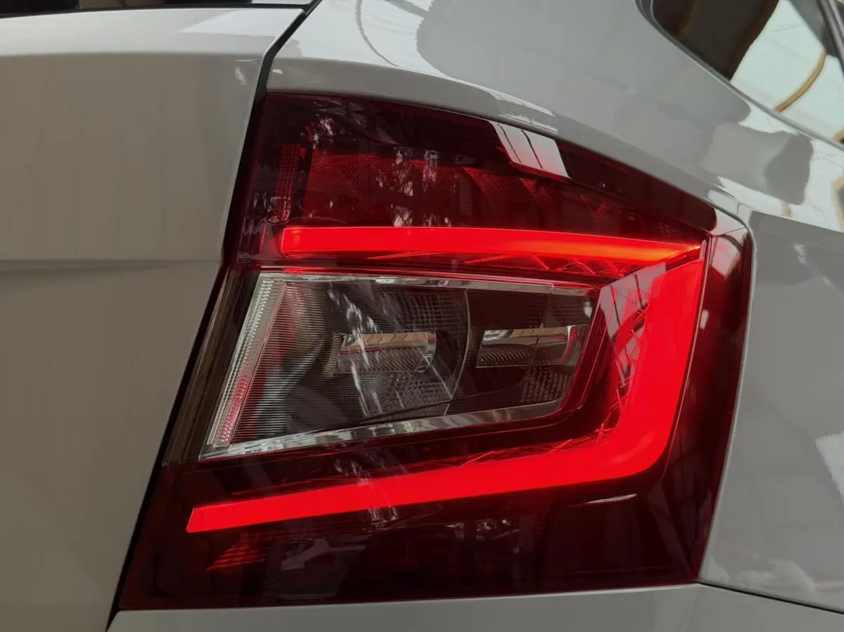 1.0 TSI Business Edition Apple CarPlay/Android Auto Full-link | Airconditioning | Cruise control | DAB ontvanger | Navigatiesysteem | Parkeersensoren achter | Trekhaak