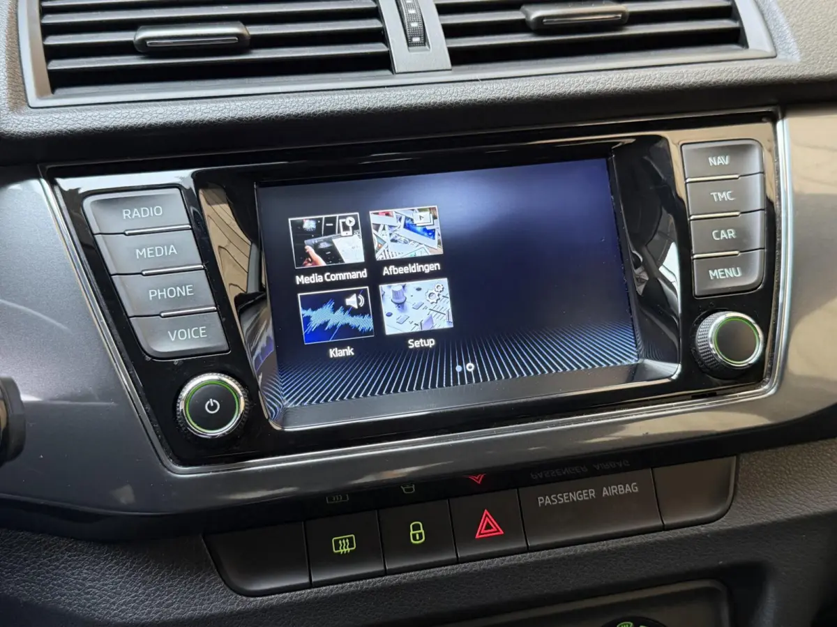 1.0 TSI Business Edition Apple CarPlay/Android Auto Full-link | Airconditioning | Cruise control | DAB ontvanger | Navigatiesysteem | Parkeersensoren achter | Trekhaak