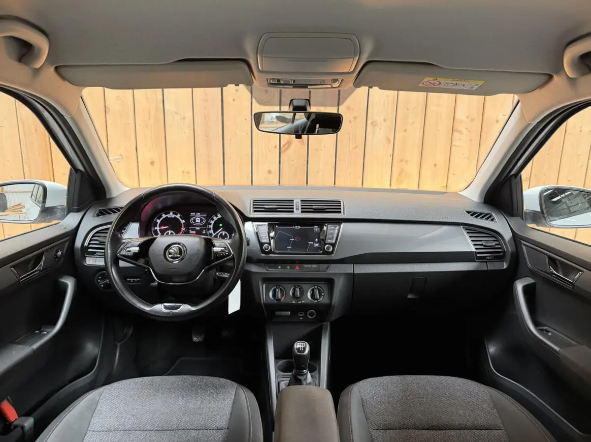 1.0 TSI Business Edition Apple CarPlay/Android Auto Full-link | Airconditioning | Cruise control | DAB ontvanger | Navigatiesysteem | Parkeersensoren achter | Trekhaak