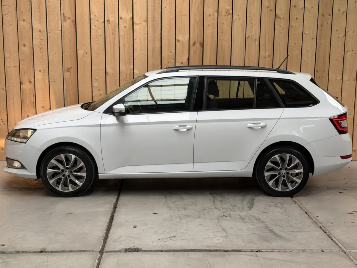 1.0 TSI Business Edition Apple CarPlay/Android Auto Full-link | Airconditioning | Cruise control | DAB ontvanger | Navigatiesysteem | Parkeersensoren achter | Trekhaak