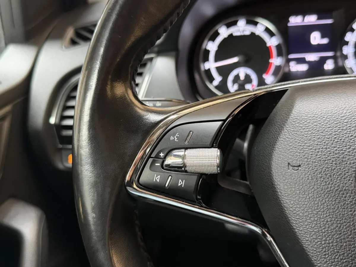 1.0 TSI Business Edition Apple CarPlay/Android Auto Full-link | Airconditioning | Cruise control | DAB ontvanger | Navigatiesysteem | Parkeersensoren achter | Trekhaak