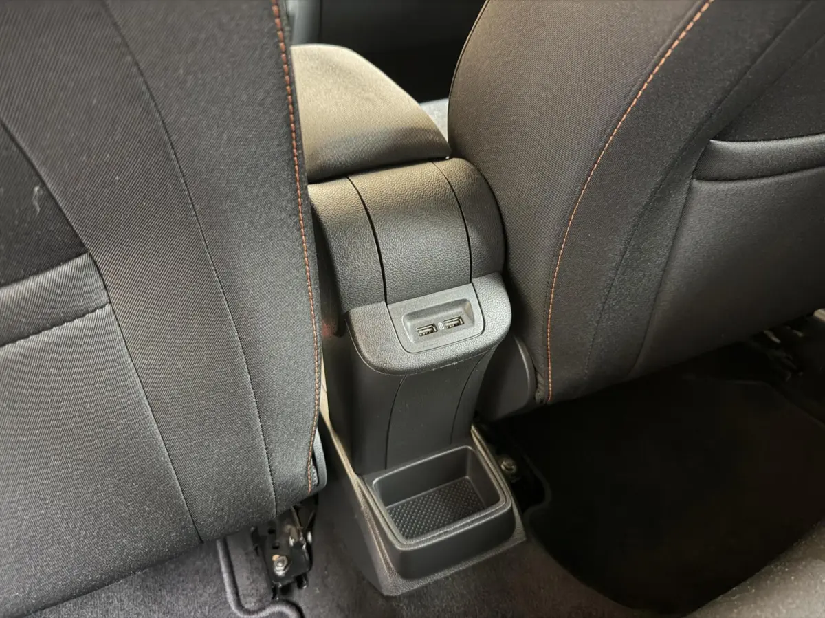 1.0 TSI Business Edition Apple CarPlay/Android Auto Full-link | Airconditioning | Cruise control | DAB ontvanger | Navigatiesysteem | Parkeersensoren achter | Trekhaak