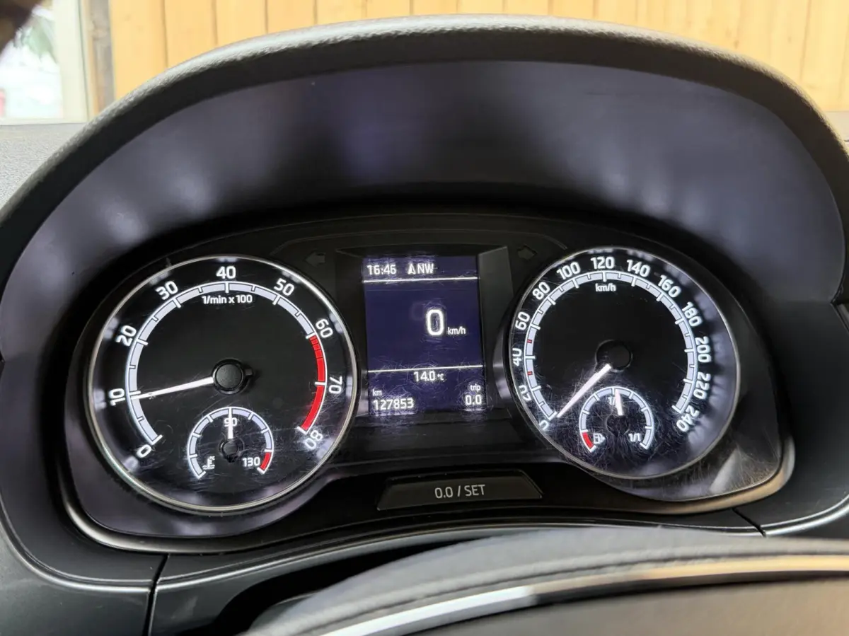 1.0 TSI Business Edition Apple CarPlay/Android Auto Full-link | Airconditioning | Cruise control | DAB ontvanger | Navigatiesysteem | Parkeersensoren achter | Trekhaak