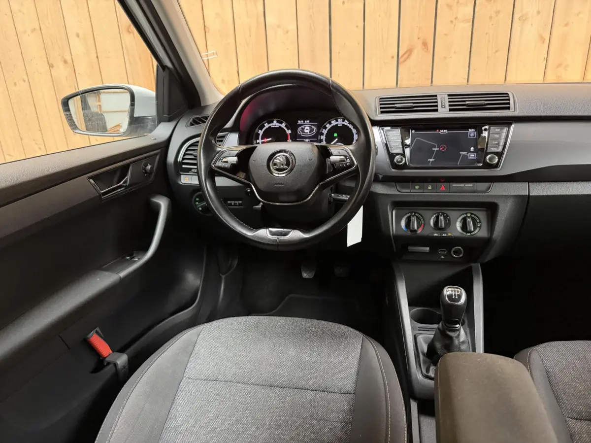 1.0 TSI Business Edition Apple CarPlay/Android Auto Full-link | Airconditioning | Cruise control | DAB ontvanger | Navigatiesysteem | Parkeersensoren achter | Trekhaak