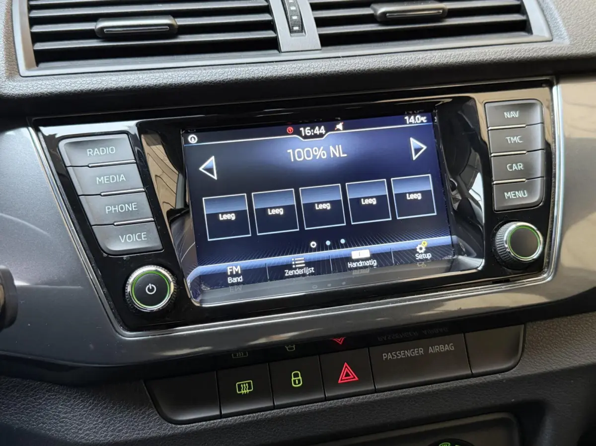 1.0 TSI Business Edition Apple CarPlay/Android Auto Full-link | Airconditioning | Cruise control | DAB ontvanger | Navigatiesysteem | Parkeersensoren achter | Trekhaak