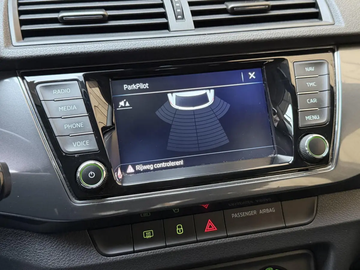 1.0 TSI Business Edition Apple CarPlay/Android Auto Full-link | Airconditioning | Cruise control | DAB ontvanger | Navigatiesysteem | Parkeersensoren achter | Trekhaak