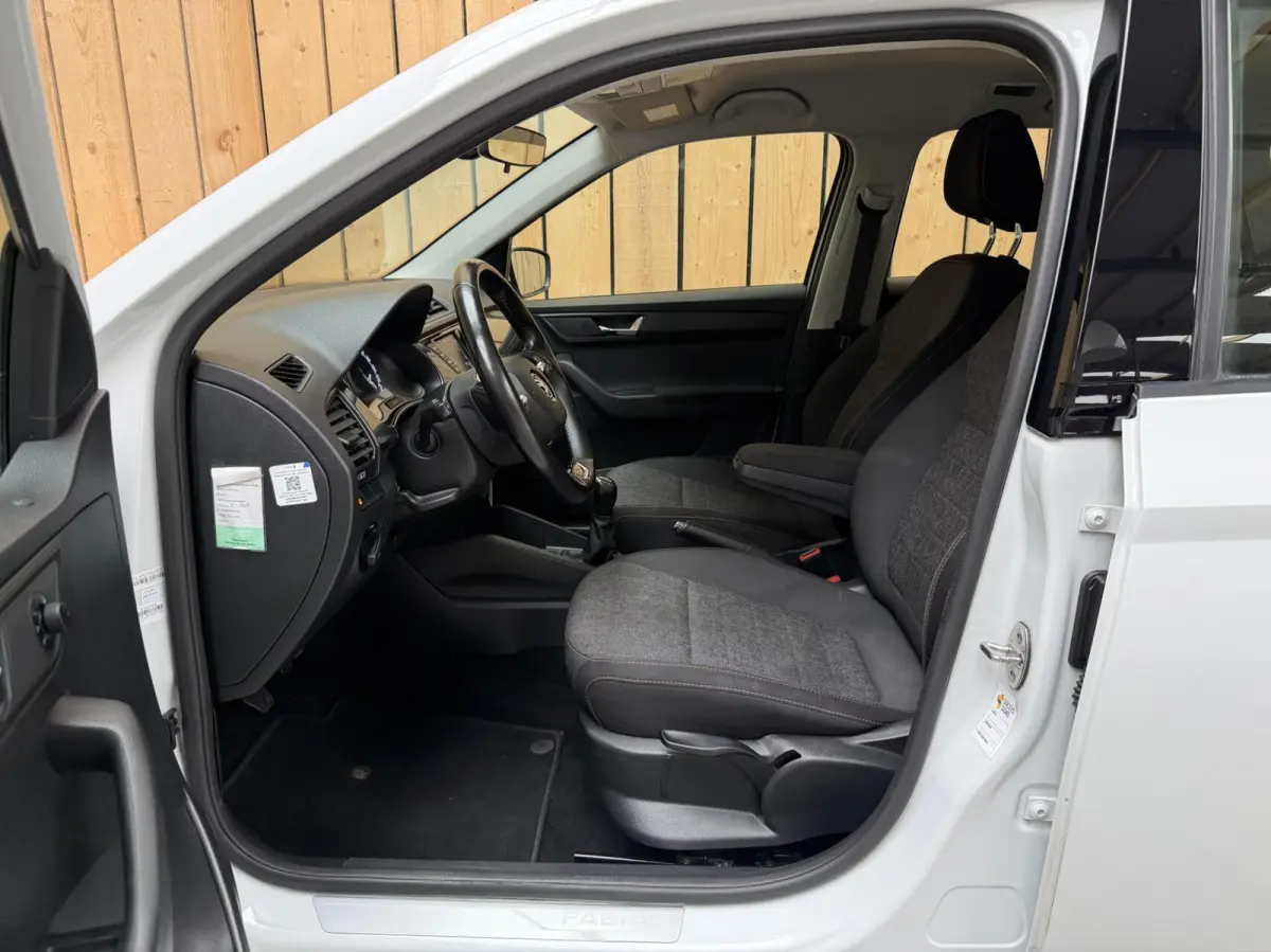 1.0 TSI Business Edition Apple CarPlay/Android Auto Full-link | Airconditioning | Cruise control | DAB ontvanger | Navigatiesysteem | Parkeersensoren achter | Trekhaak